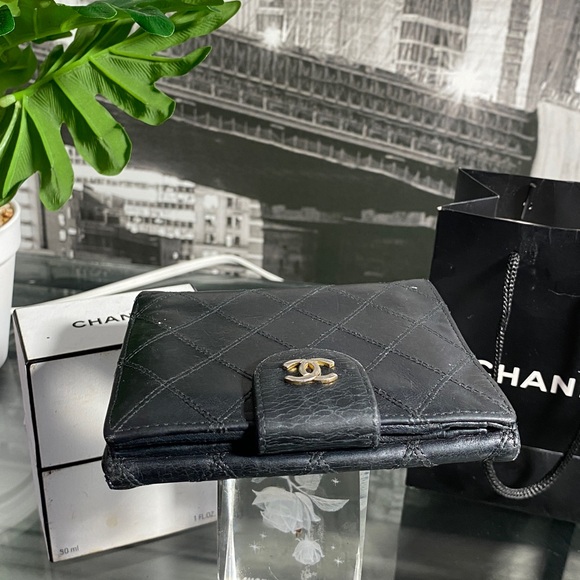 Authentic CHANEL CC Quilted Leather Wallet - Picture 16 of 16
